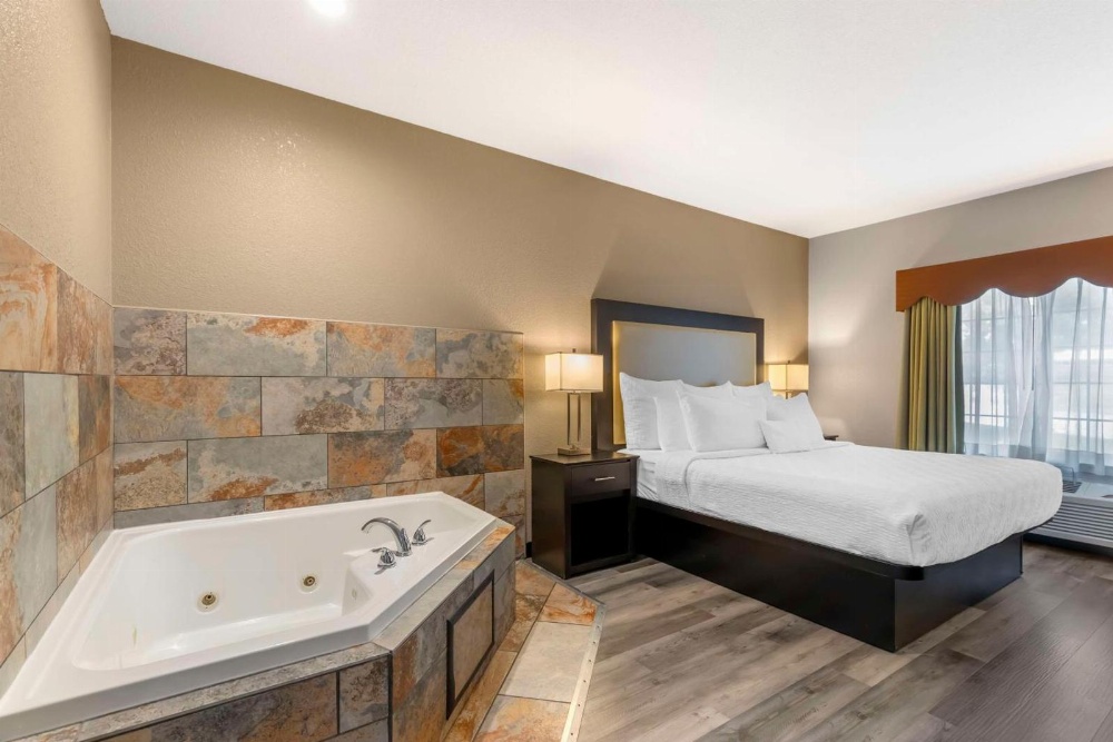 Best Western Plus Des Moines West Inn And Suites