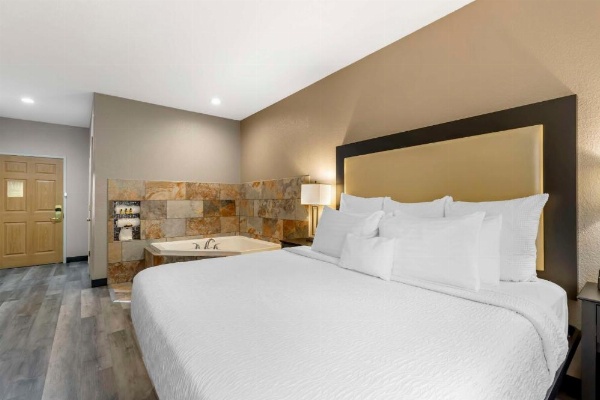 Best Western Plus Des Moines West Inn And Suites image 12