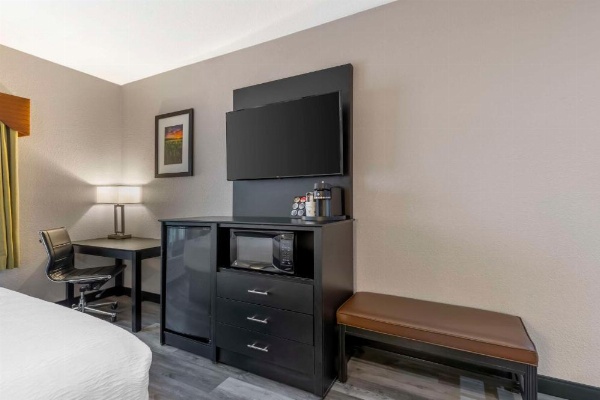 Best Western Plus Des Moines West Inn And Suites image 13