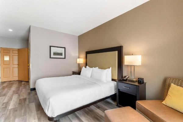 Best Western Plus Des Moines West Inn And Suites image 16