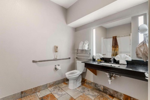 Best Western Plus Des Moines West Inn And Suites image 26