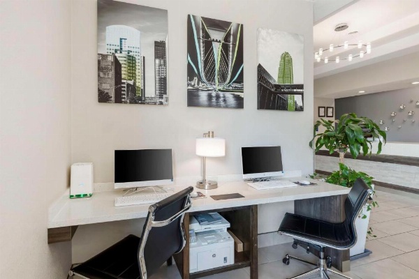 Best Western Plus Des Moines West Inn And Suites image 9